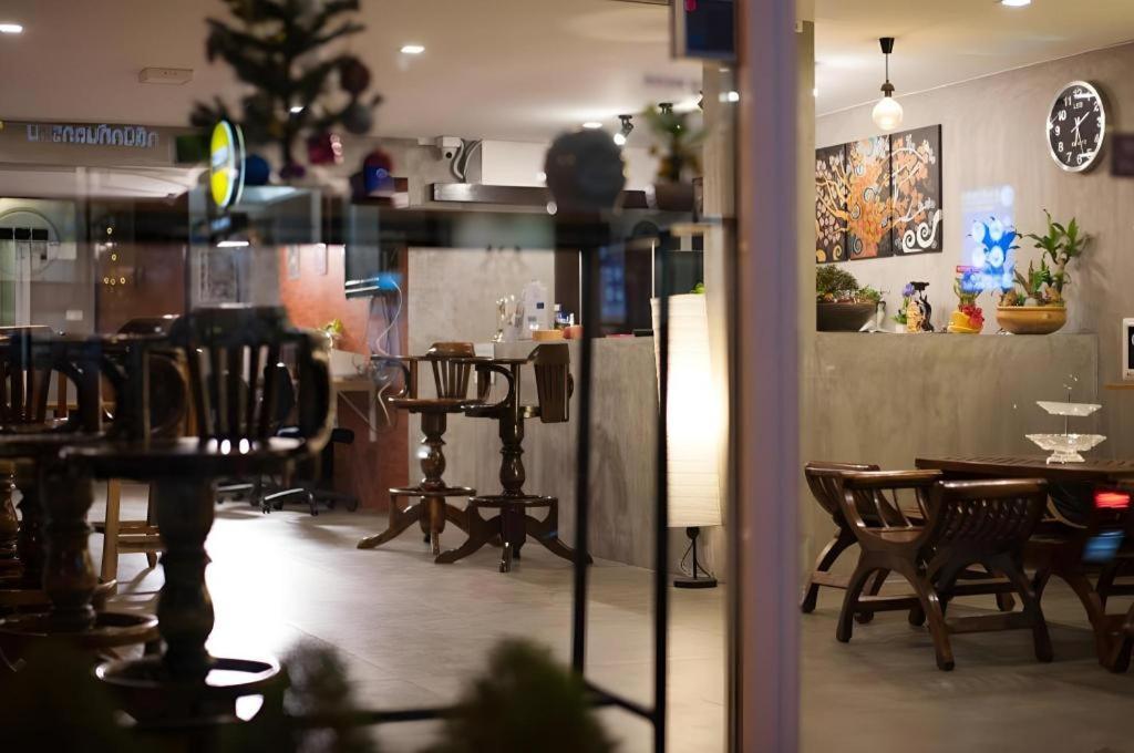 Hoppers Place Donmuang Hostel Бангкок Экстерьер фото